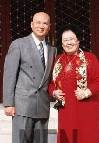 凭借86版《西游记》成名的迟重瑞在1990年与原中国女首富陈丽华
