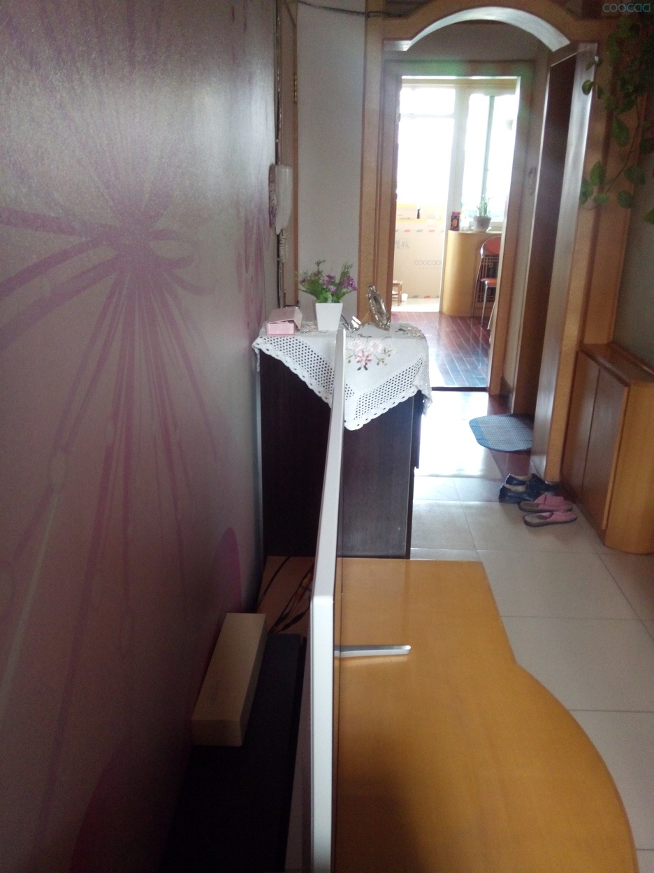 49u2上边框是弯曲的,大家也请看下自己的电视