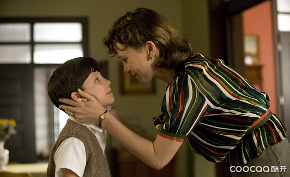 那扇沉重的铁门