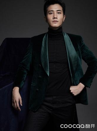 彭冠英演绎黑白风尚